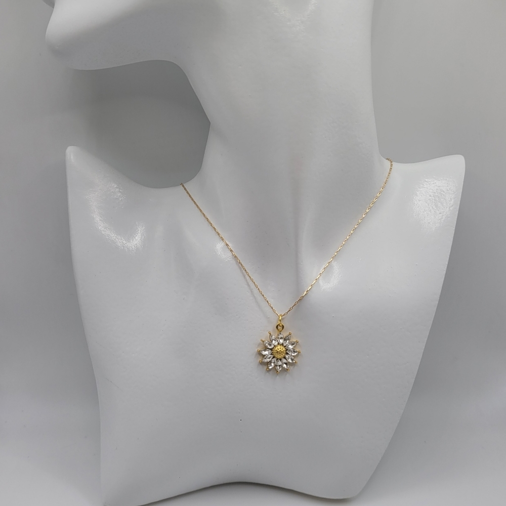Rhinestone flower pendant necklace